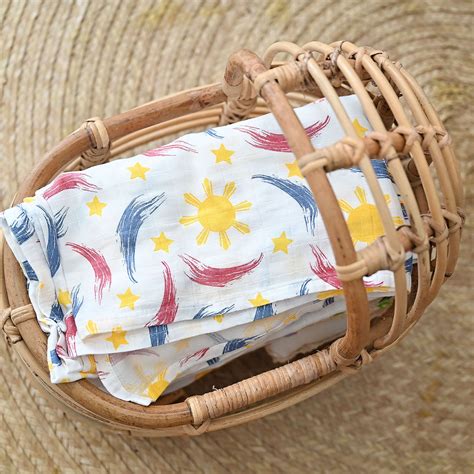 Swaddle in Tagalog.